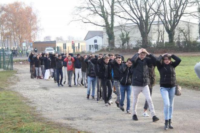 laval-simulation-d-attaque-terroriste-au-lycee-gaston-lesnard-2.jpg