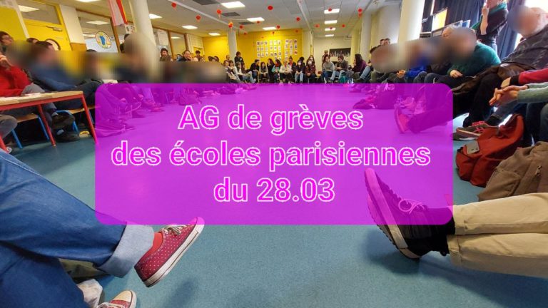 ag de grève des écoles parisiennes - on voit un préau d'école avec des profs en AG